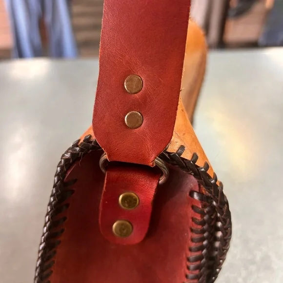 Vintage tooled leather bag - Picture 4 of 8